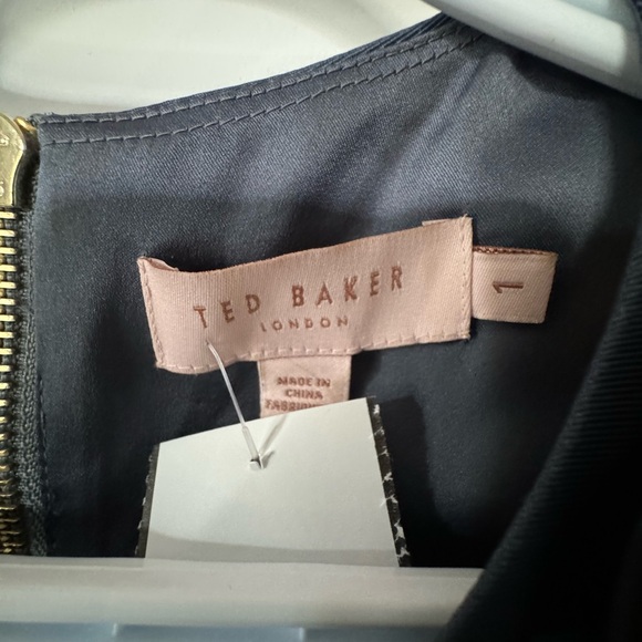 **SOLD** Ted Baker London Size 1 gorgeous dress with side pockets - Picture 2 of 7